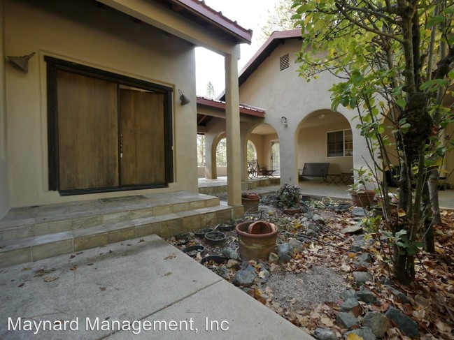 Foto del edificio - 25351 Mountain View Rd