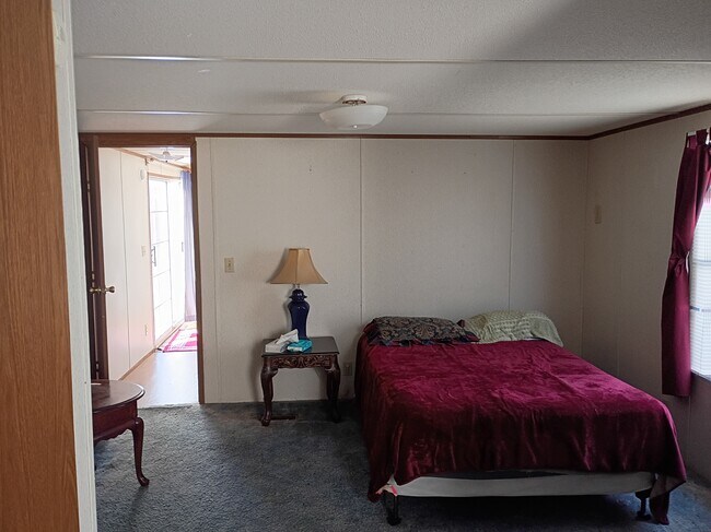 Foto del edificio - 643 Kelly Rd