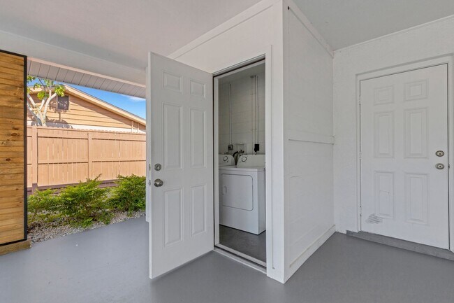 Foto del edificio - Modern Sarasota 3 Bedroom Home With Separa...
