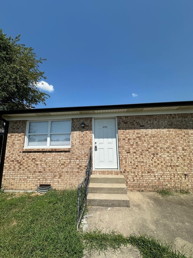 Building Photo - 425 Patrician Pl