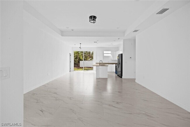 Foto del edificio - 1923 Sunniland Blvd