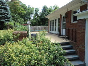 Foto del edificio - Roomy 3-Bedroom Home in Pantops with a 2 Car Garage and a Pool!