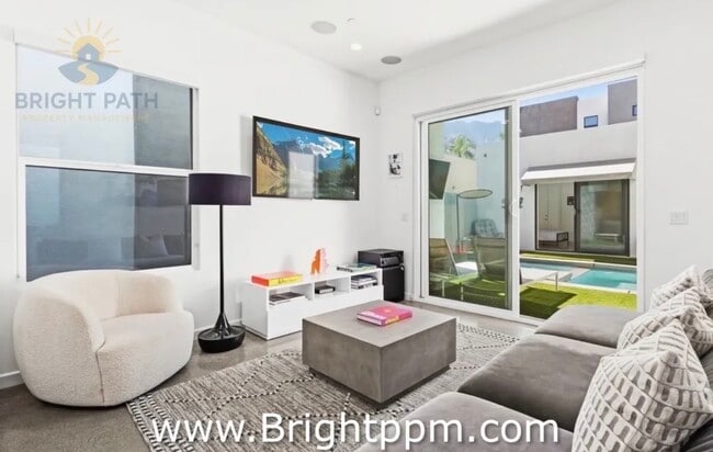 Foto del edificio - 2705 Paragon Loop