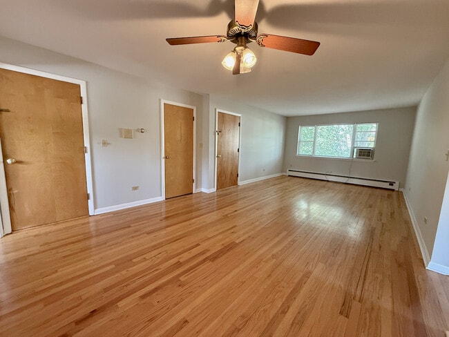 Building Photo - 317 S Plum Grove Rd