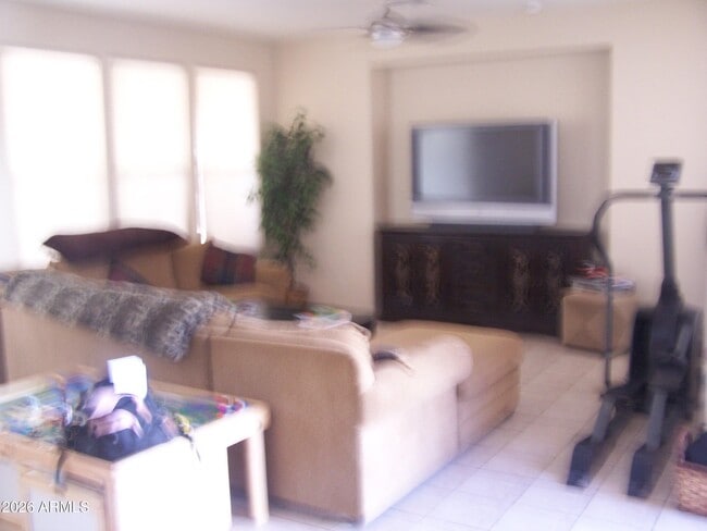 Building Photo - 13649 W Cypress St