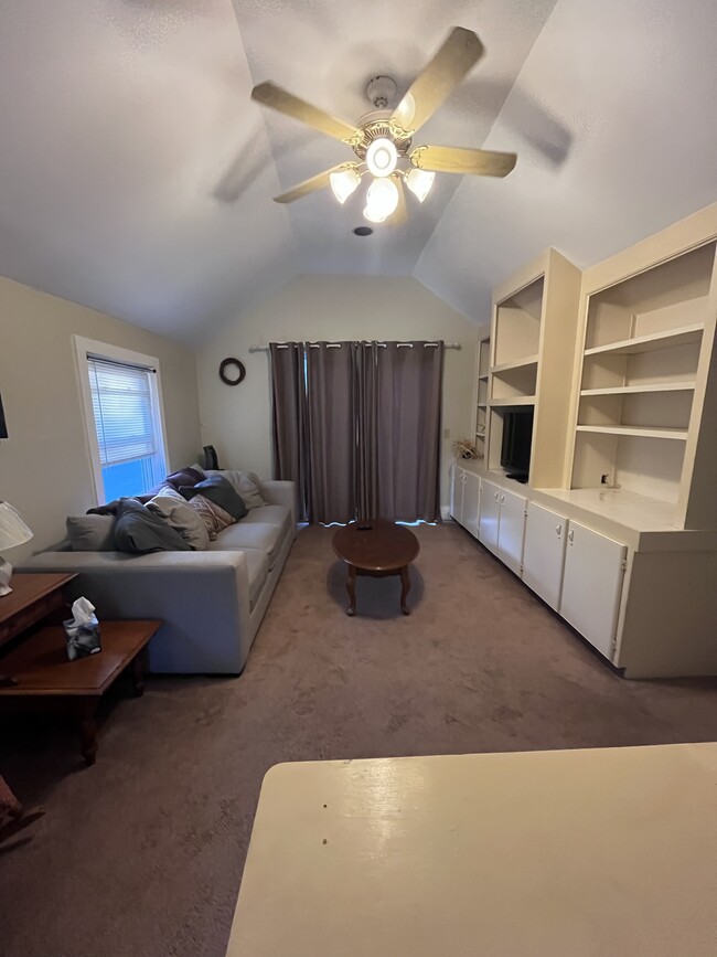 Building Photo - 42 Bokum Rd