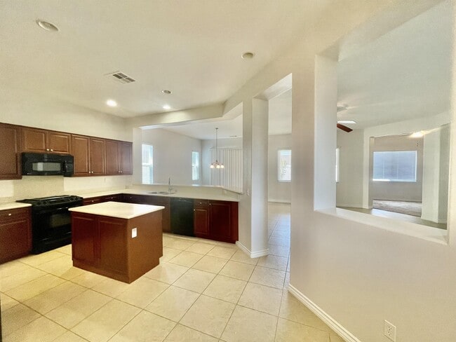 Building Photo - 5588 Paseo Famosa