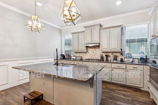 Photo - 608 Ambrose St House