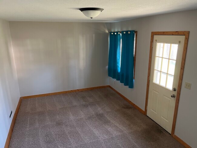 dormitorio de la planta principal - N139 McKay Ave