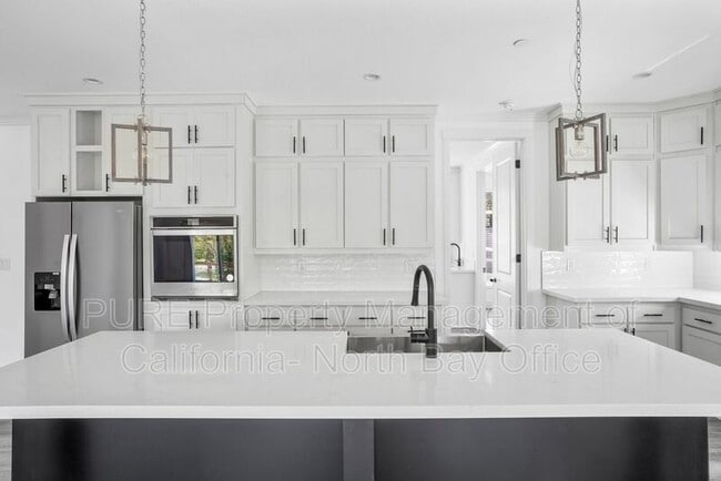 Building Photo - 16798 Meadow Oaks Dr