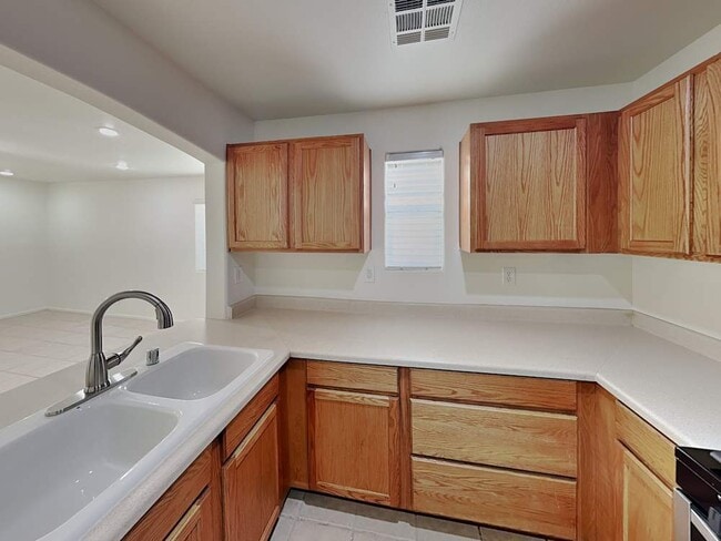 Building Photo - 9274 Hollander Ave