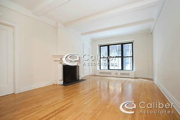 Building Photo - 105 W 55th St