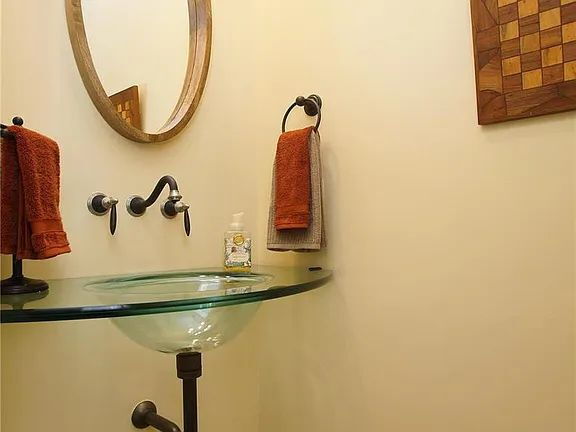 Building Photo - "Luxurious Living Awaits: Spacious 2-Bed, 3-Bath Apartment in Prime Clayton Location!"