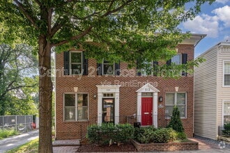 Building Photo - 515 N Henry St