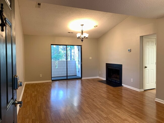 Building Photo - 2bd/2ba Condo in South Durham, Only One Mi...