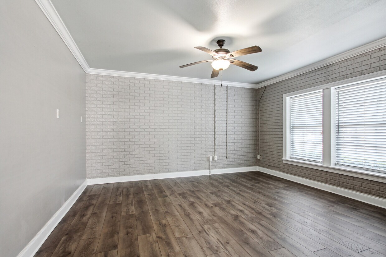 Unit A: Studio - 600 Walker St