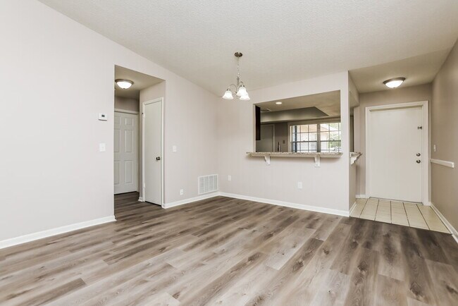 Foto del edificio - 4406 Suntree Blvd