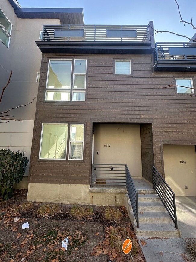 Building Photo - 1039 W Rooftop Dr