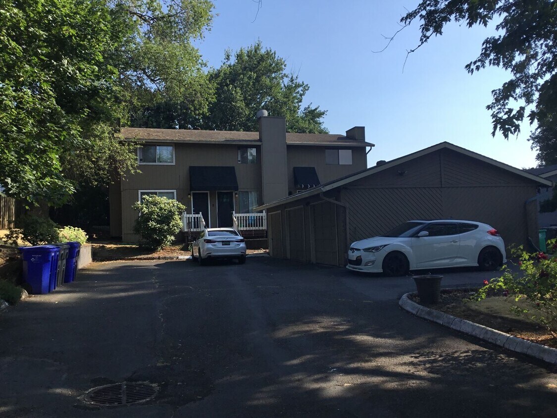 Foto del edificio - 21640-21644 SE Alder St