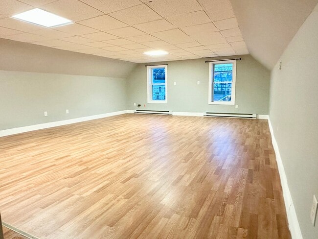 Building Photo - 669 Forest Ave