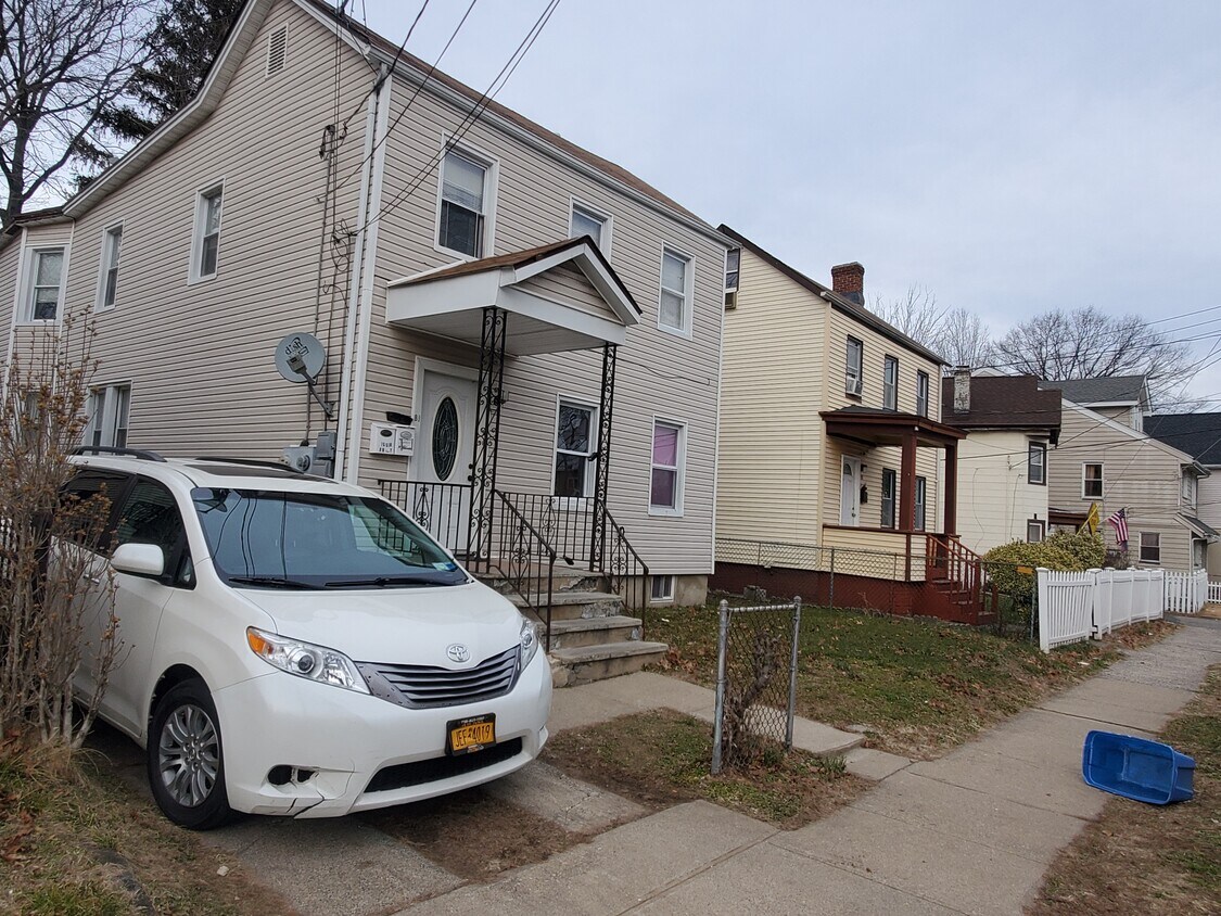 Primary Photo - 81 Myrtle St