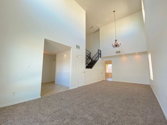 Building Photo - East El Paso 5Bed/3Bath Refrig A/C!