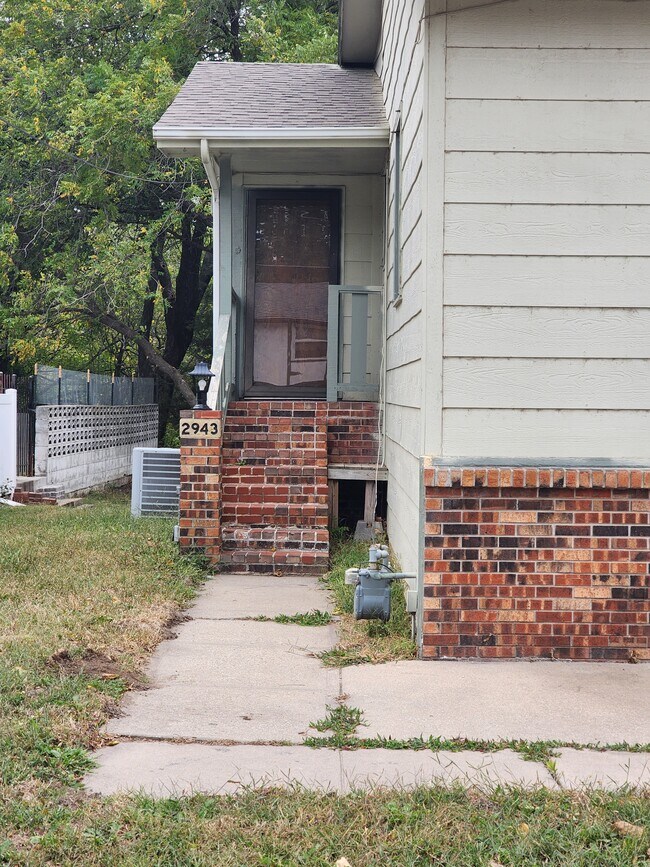 Foto del edificio - 2943 N Cromwell Dr