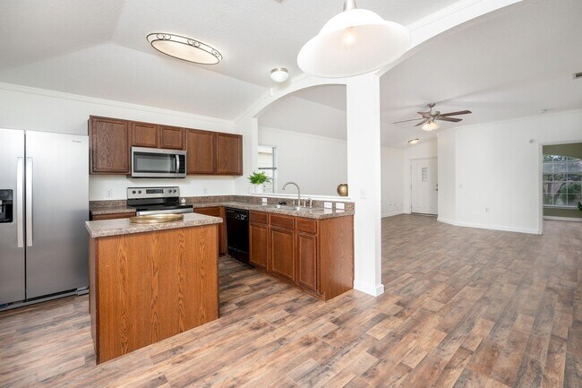 Foto del edificio - Updated 4BD/2BA Home Close to Airport, Tes...