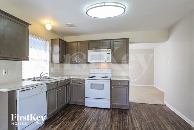 Foto del edificio - 7318 River Pines Dr