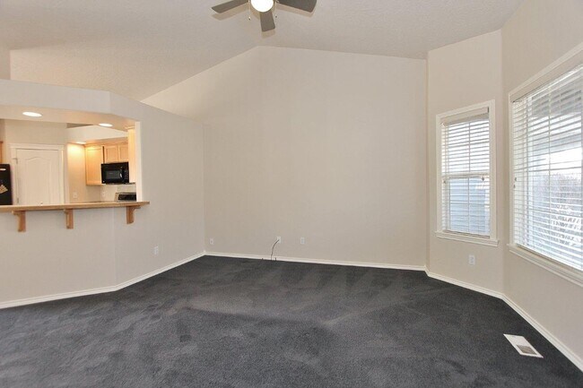 Building Photo - Clean home in Quiet Neighborhood