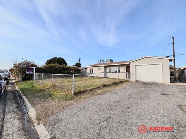 Foto del edificio - 3-Bedroom Home In East Bakersfield!