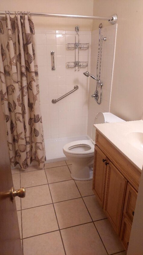 Foto principal - 1014 NW Lake City Ave