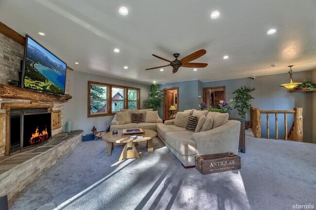 Foto del edificio - Beautiful 4Bd home with a hot tub avail. f...