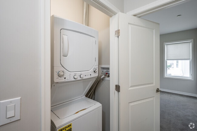 1BR, 1BA - 640SF - In-Unit Laundry - The Bradford