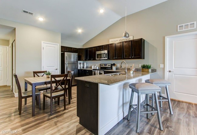 Building Photo - 10 E Colony Dr