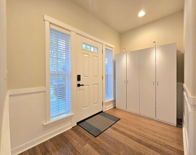 Building Photo - Bright & Spacious 4-Bedroom Home for Rent ...