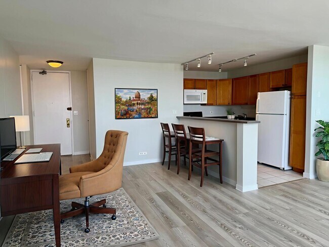 Foto del edificio - 655 W Irving Park Rd