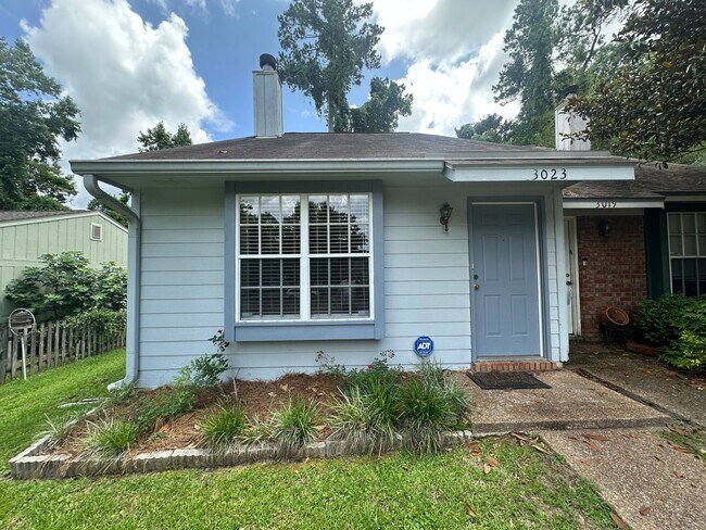 Building Photo - PET FRIENDLY 2/2 OFF RICHVIEW PARK!!!