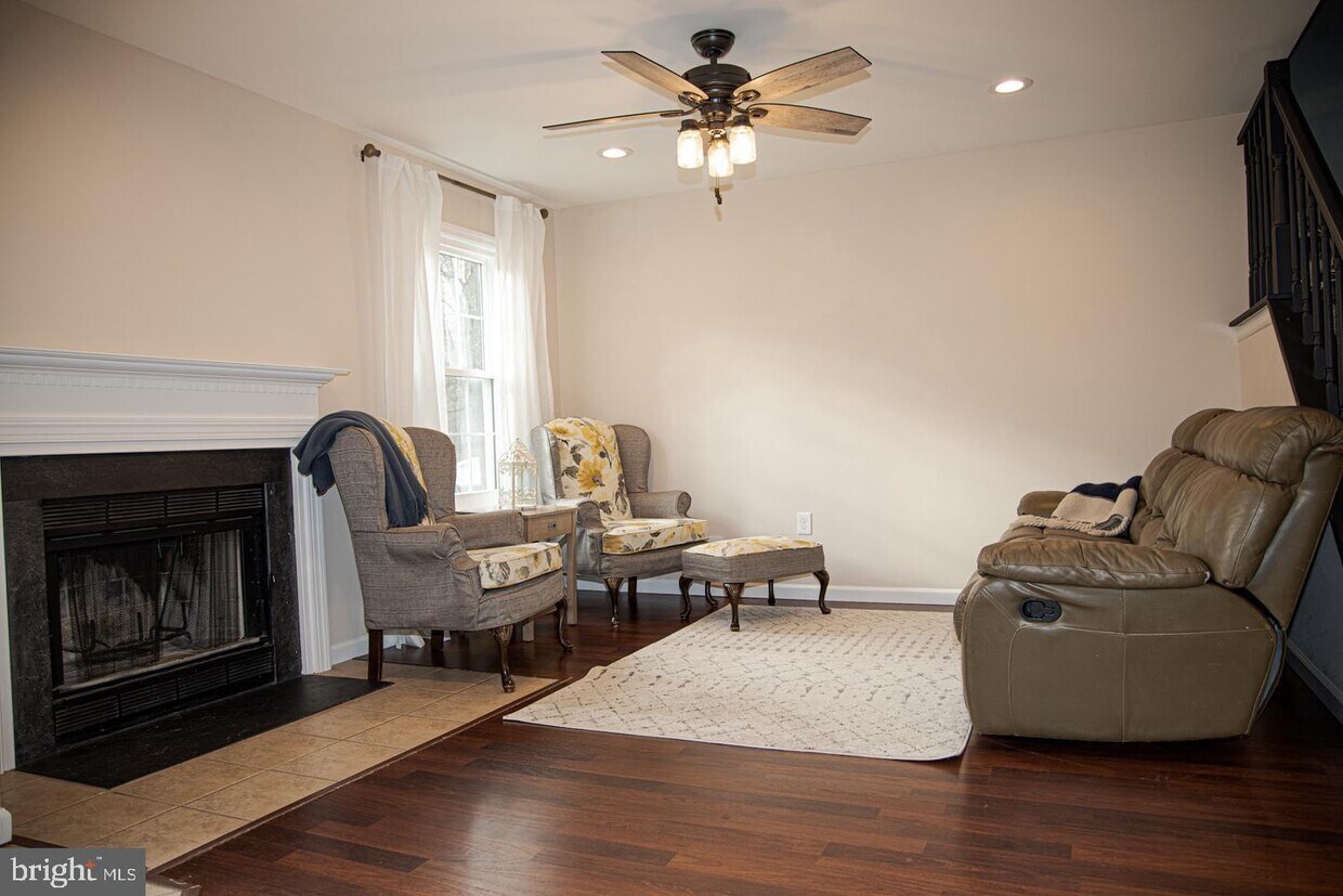 Foto principal - 303 Whisper Ct