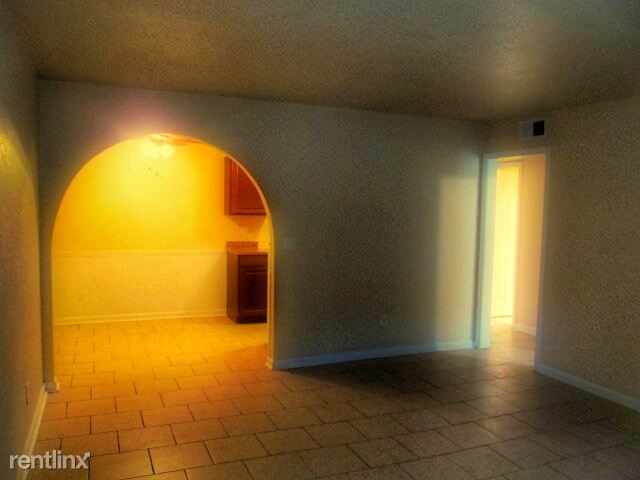 Building Photo - 1800 N Rockwell Ave