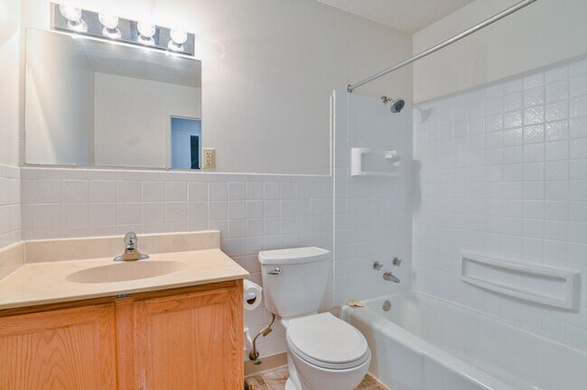 Foto del edificio - 6810-6810 63rd Ave N