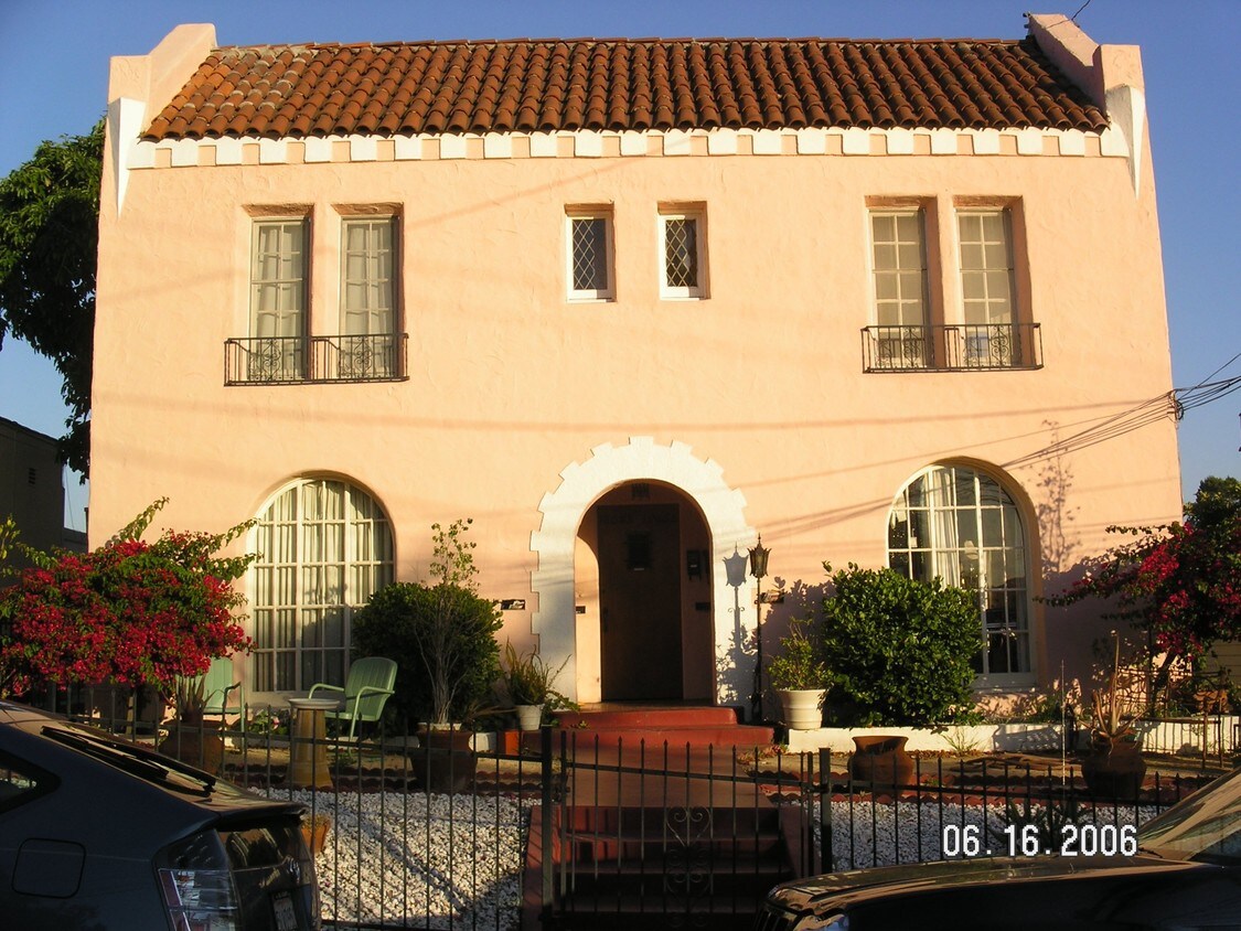 Primary Photo - 1808 1/2 Lucretia Ave
