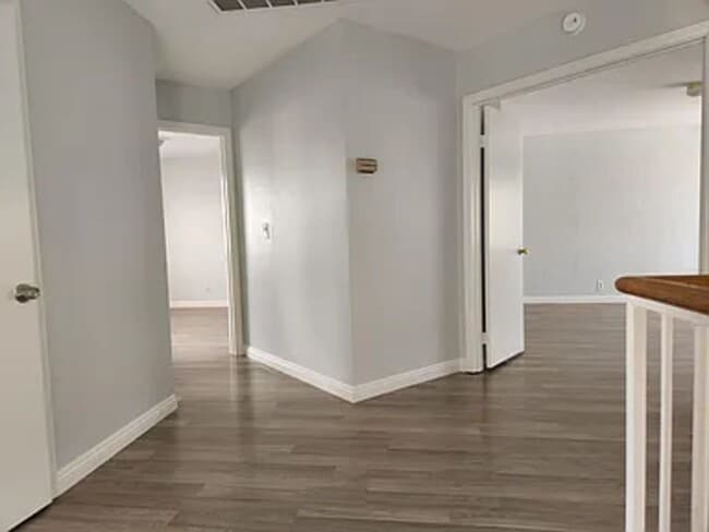 Building Photo - 1613 Royal Palm Dr