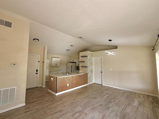 Foto del edificio - 15336 Margaux Dr