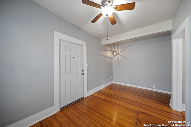 Building Photo - 1127 W Rosewood Ave