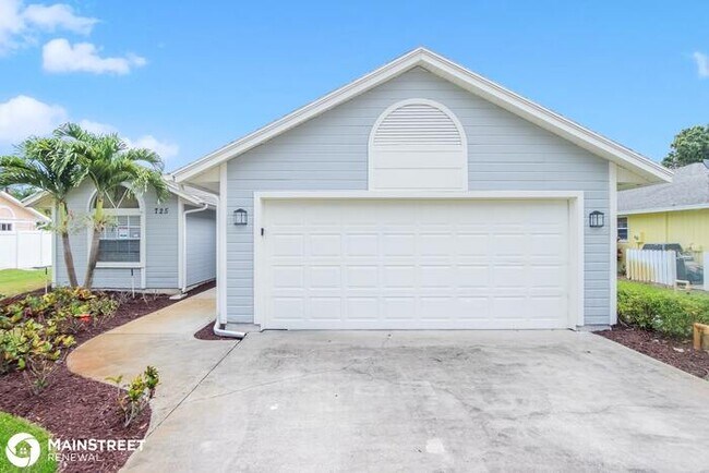 Foto del edificio - 725 24TH SQ, VERO BEACH, FL 32962
