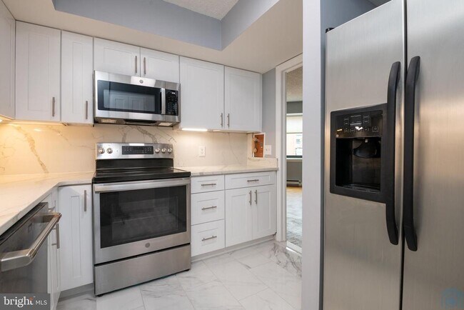 Building Photo - 1015 33rd St NW