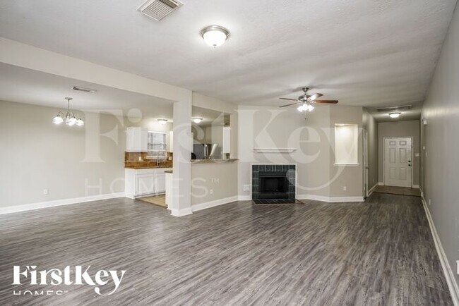 Foto del edificio - 3618 Nutwood Ln