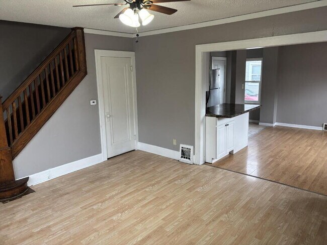 Foto del edificio - 1302 E 12th St