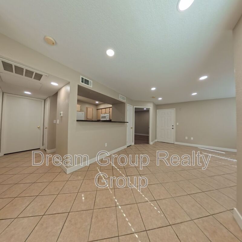 Foto principal - 8101 W Flamingo Rd